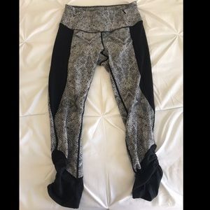 carrie underwood cropped yoga pants